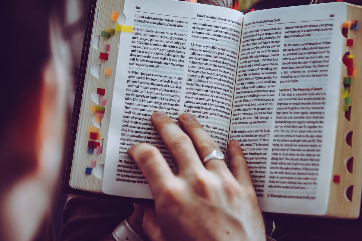 O que a Bíblia diz sobre a gratidão a Deus